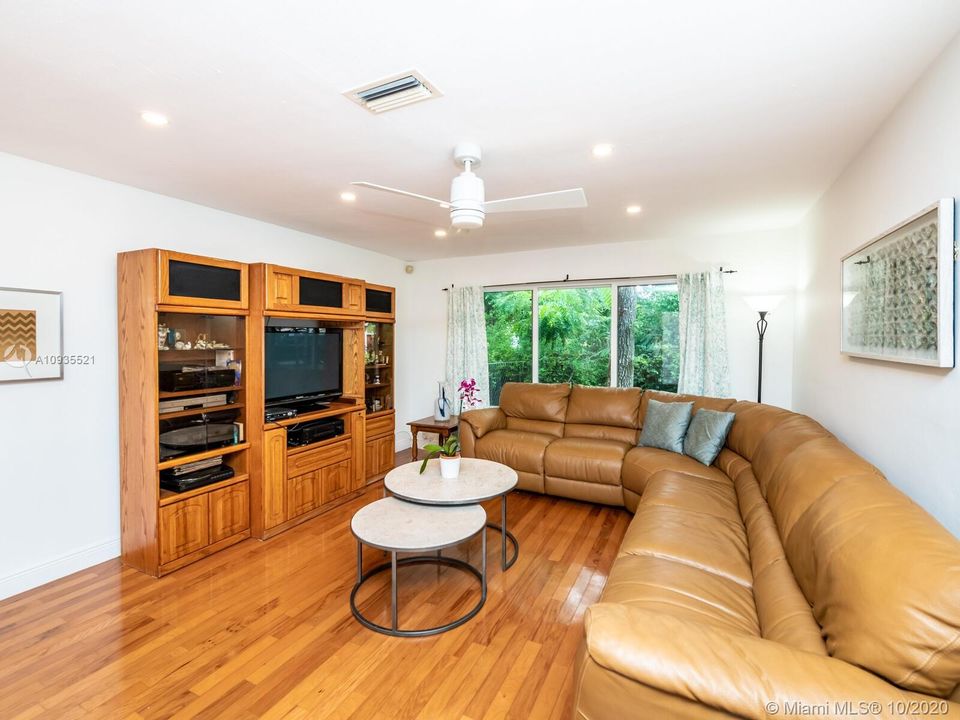 Recently Sold: $675,000 (4 beds, 2 baths, 2147 Square Feet)