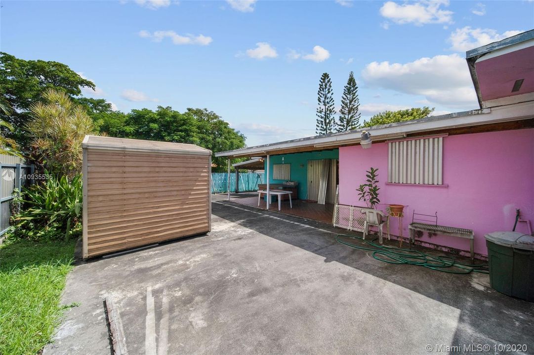 Vendido Recientemente: $369,000 (3 camas, 2 baños, 1751 Pies cuadrados)