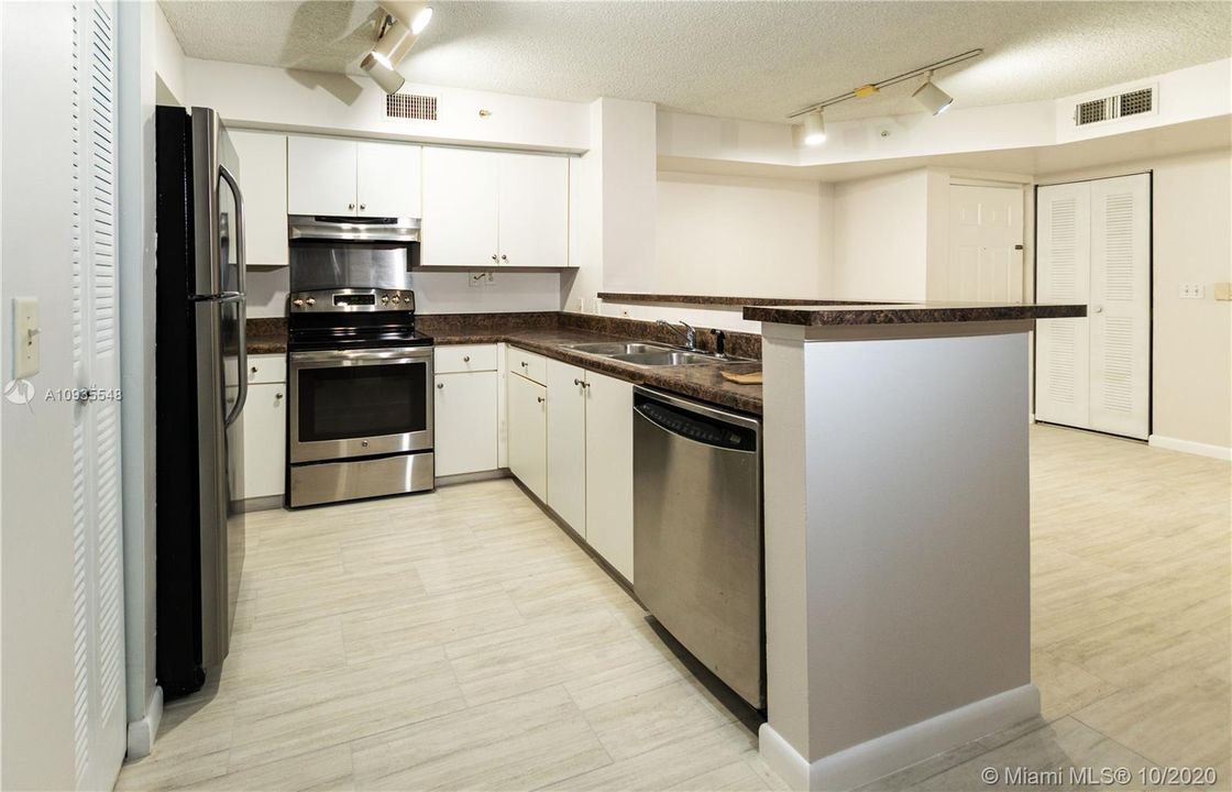 Recently Rented: $1,525 (2 beds, 2 baths, 1076 Square Feet)