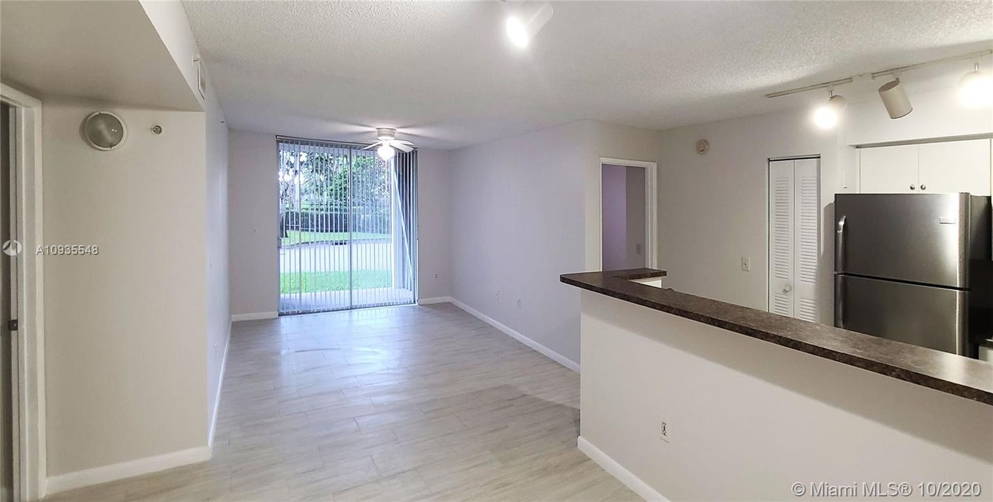 Recently Rented: $1,525 (2 beds, 2 baths, 1076 Square Feet)