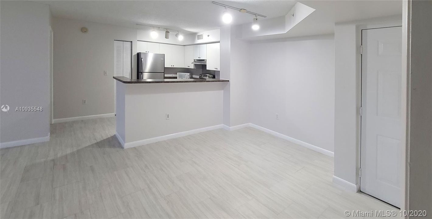 Recently Rented: $1,525 (2 beds, 2 baths, 1076 Square Feet)