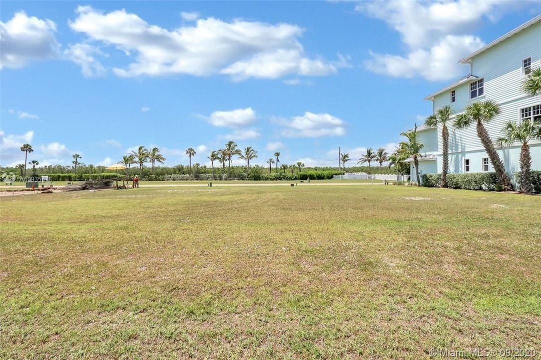 最近售出: $350,000 (0.12 acres)