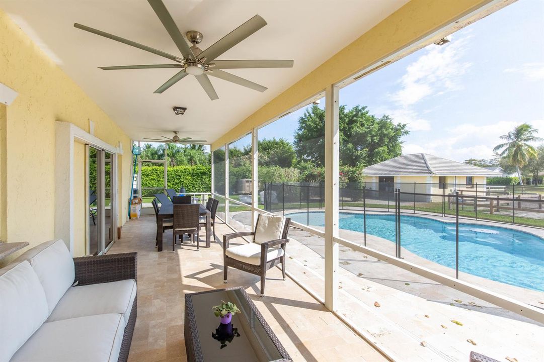 Screened In Patio & Pool