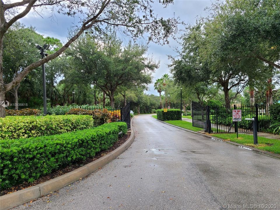 Lexington Lakes Entry - Guard gate and electonic swing gates.