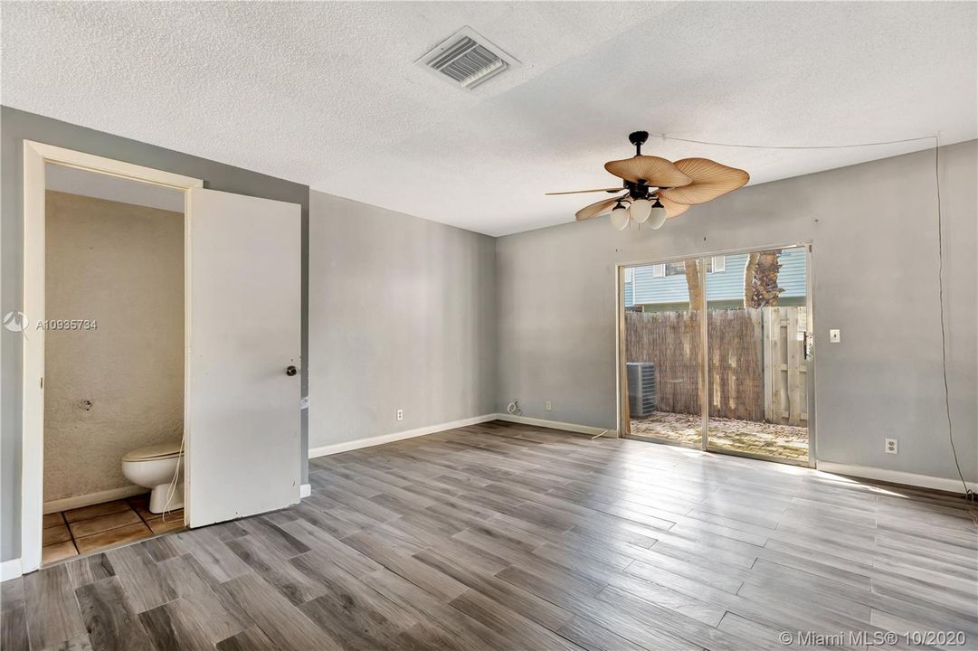 Vendido Recientemente: $119,900 (2 camas, 1 baños, 1040 Pies cuadrados)