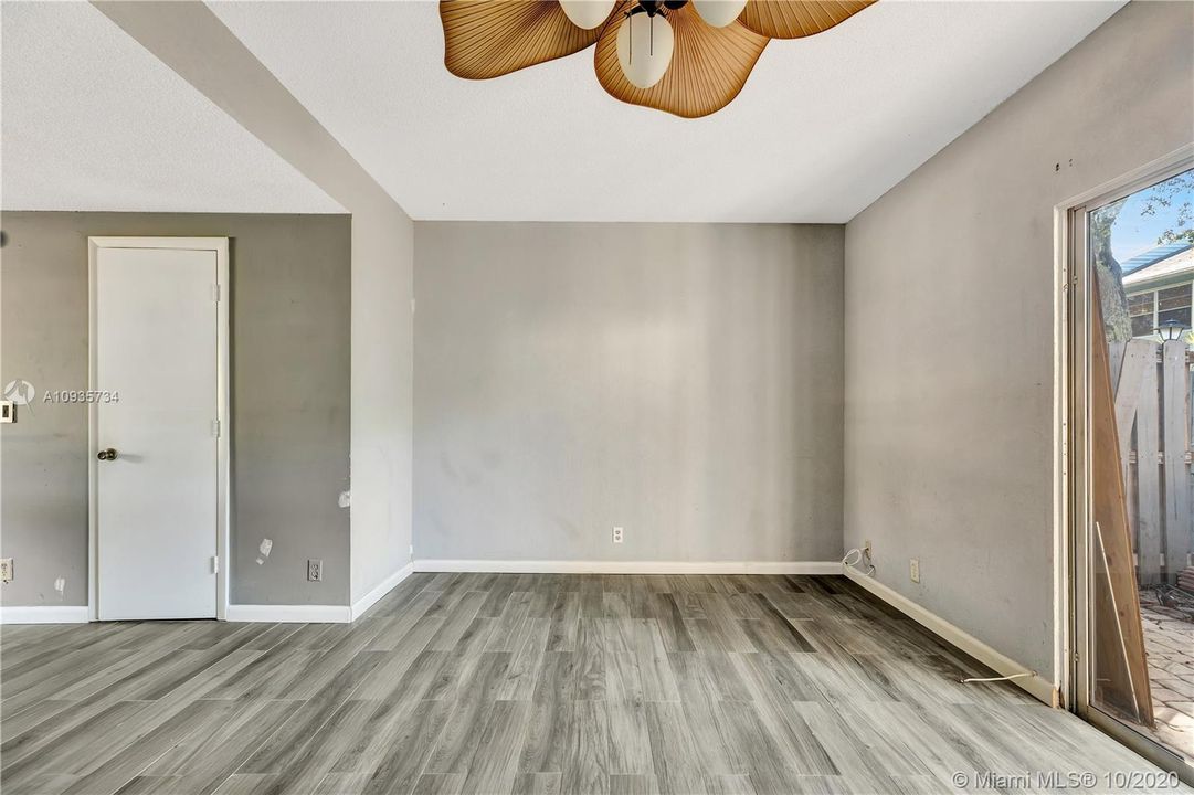 Vendido Recientemente: $119,900 (2 camas, 1 baños, 1040 Pies cuadrados)