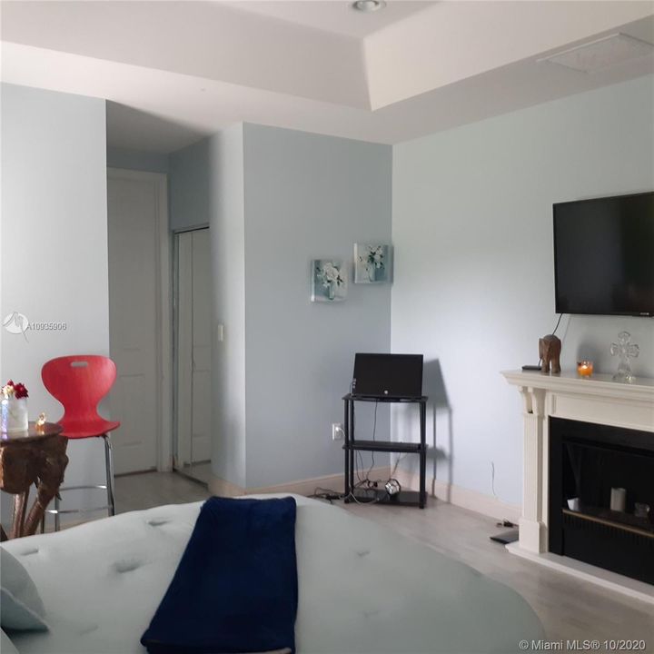 Recently Sold: $479,000 (4 beds, 2 baths, 2061 Square Feet)