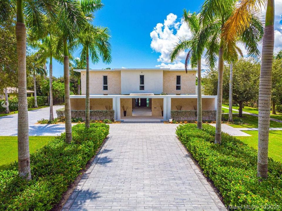 Recently Sold: $4,949,000 (7 beds, 7 baths, 8143 Square Feet)