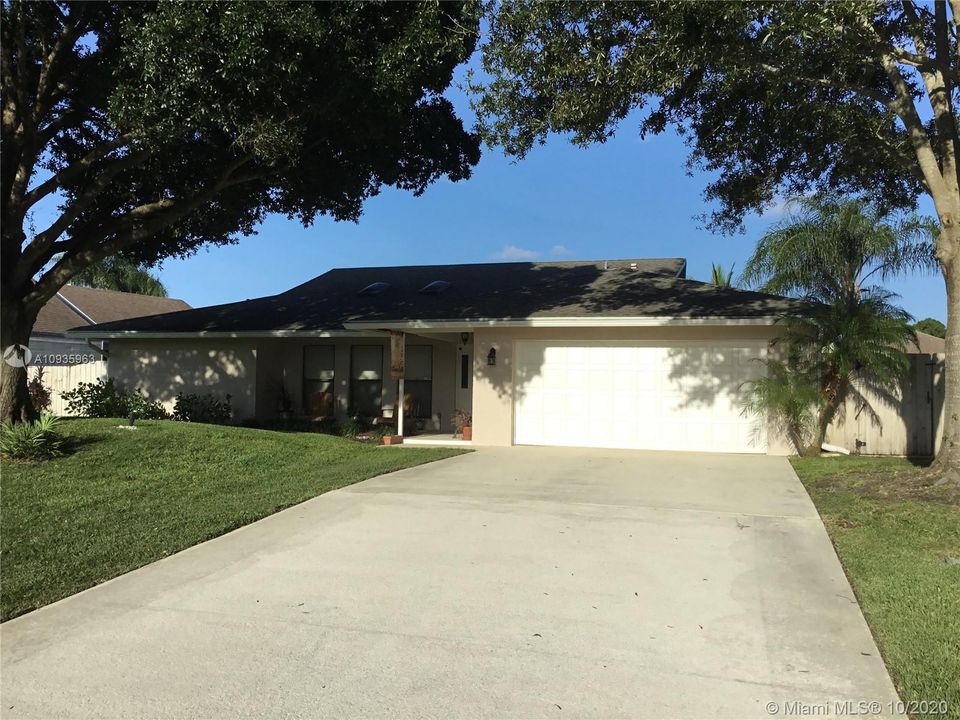 Recently Sold: $499,000 (3 beds, 2 baths, 1934 Square Feet)