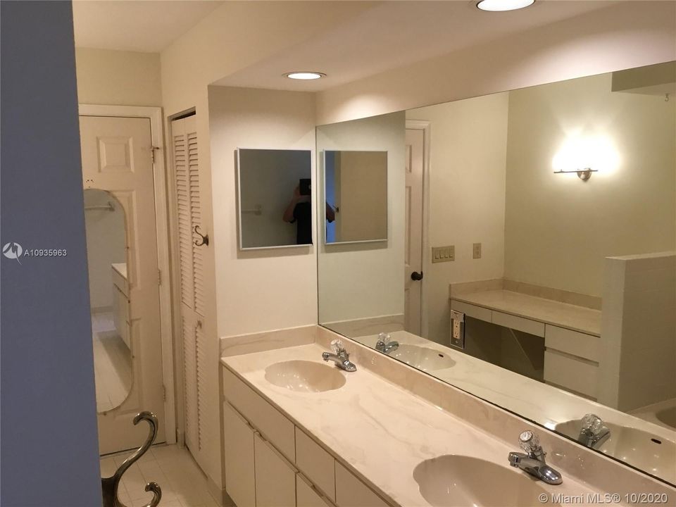 Recently Sold: $499,000 (3 beds, 2 baths, 1934 Square Feet)