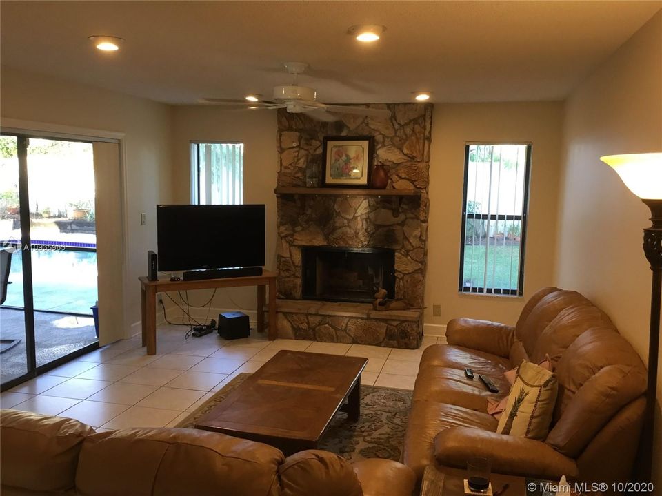 Recently Sold: $499,000 (3 beds, 2 baths, 1934 Square Feet)