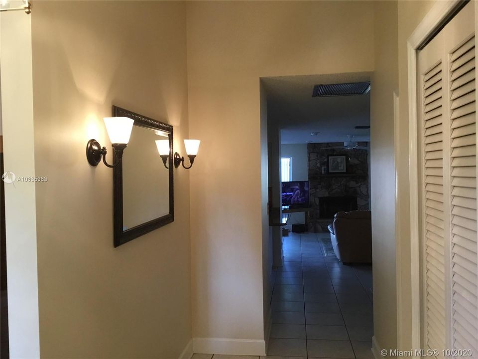 Recently Sold: $499,000 (3 beds, 2 baths, 1934 Square Feet)