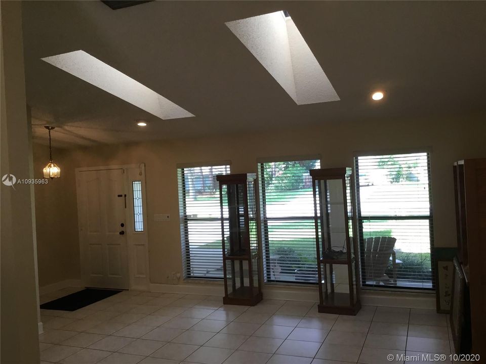 Recently Sold: $499,000 (3 beds, 2 baths, 1934 Square Feet)