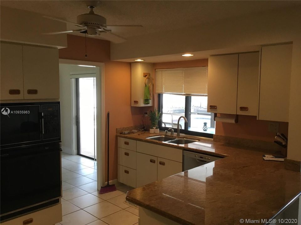 Recently Sold: $499,000 (3 beds, 2 baths, 1934 Square Feet)