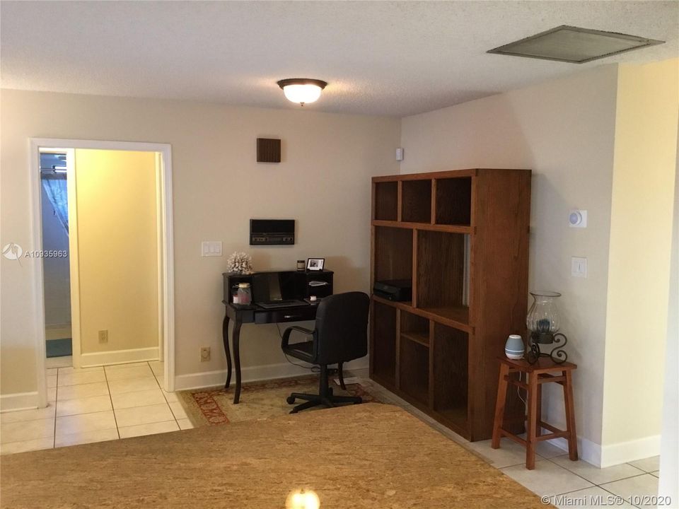 Recently Sold: $499,000 (3 beds, 2 baths, 1934 Square Feet)