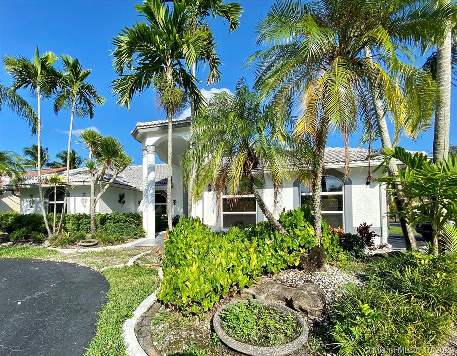 Recently Sold: $475,000 (5 beds, 2 baths, 2489 Square Feet)