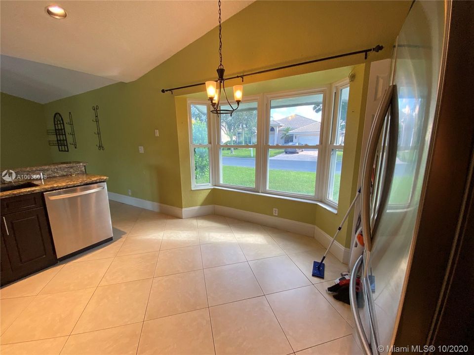 Recently Sold: $475,000 (5 beds, 2 baths, 2489 Square Feet)