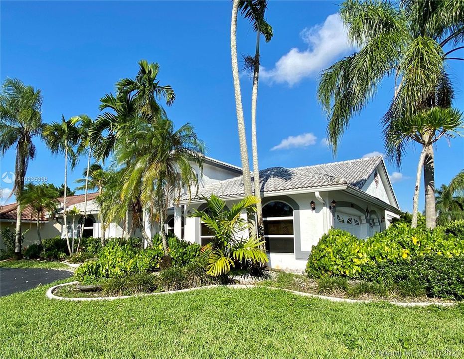 Recently Sold: $475,000 (5 beds, 2 baths, 2489 Square Feet)