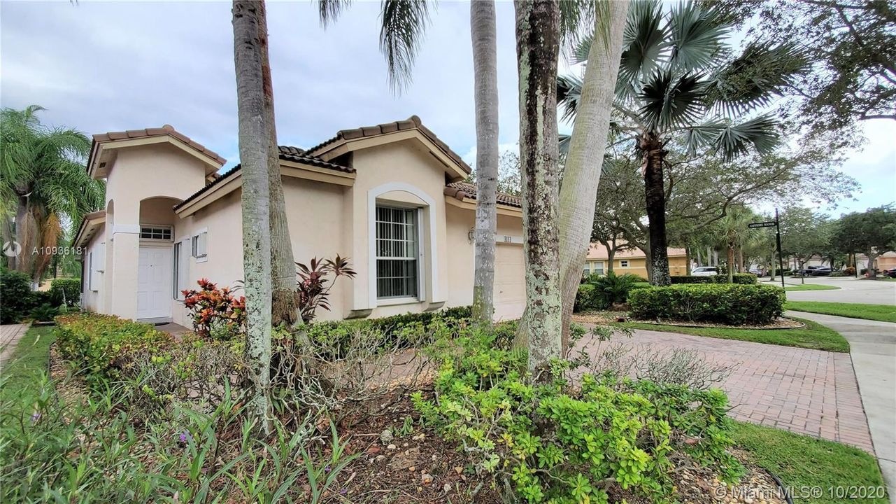 Recently Rented: $2,650 (3 beds, 2 baths, 1495 Square Feet)