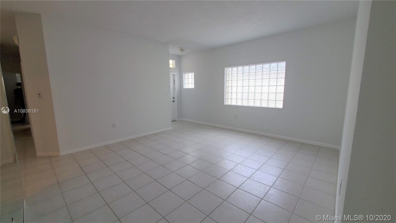 Recently Rented: $2,650 (3 beds, 2 baths, 1495 Square Feet)