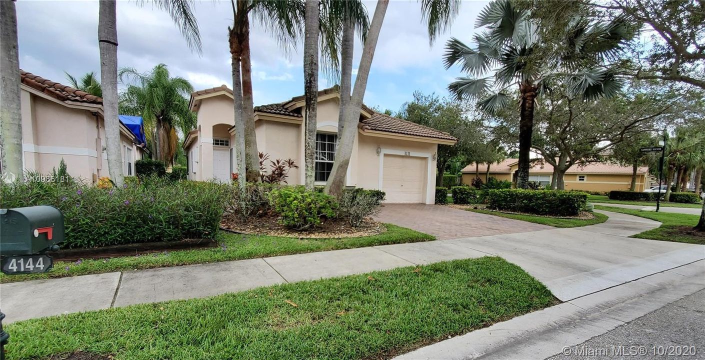 Recently Rented: $2,650 (3 beds, 2 baths, 1495 Square Feet)