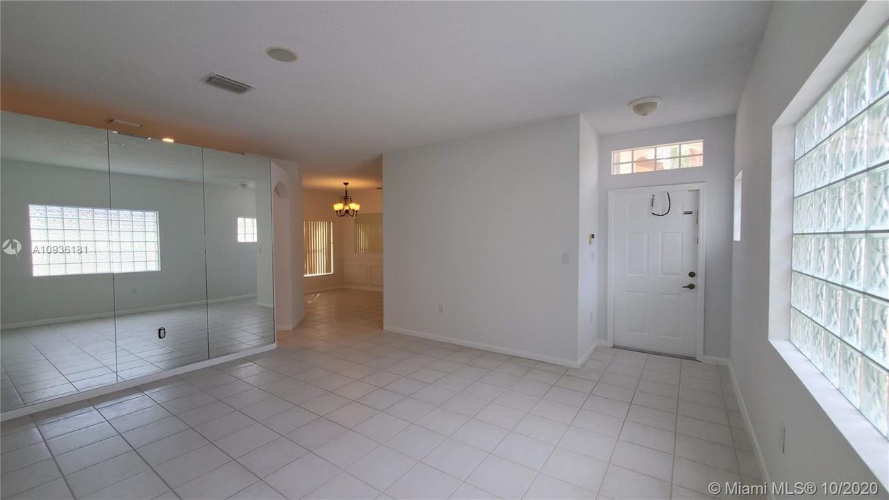 Recently Rented: $2,650 (3 beds, 2 baths, 1495 Square Feet)