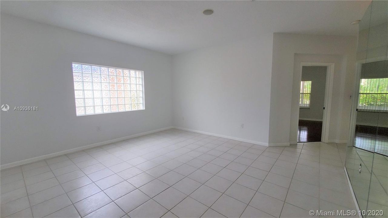 Recently Rented: $2,650 (3 beds, 2 baths, 1495 Square Feet)