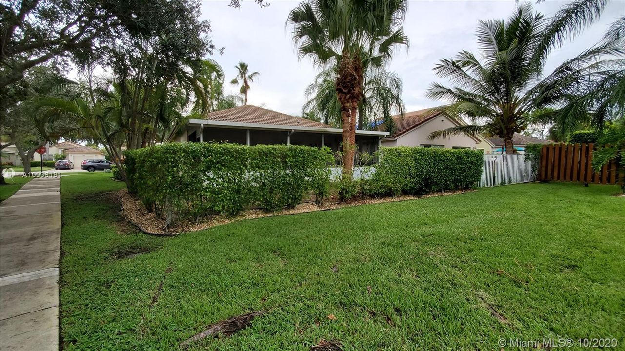 Recently Rented: $2,650 (3 beds, 2 baths, 1495 Square Feet)