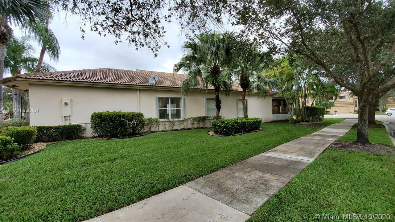 Recently Rented: $2,650 (3 beds, 2 baths, 1495 Square Feet)