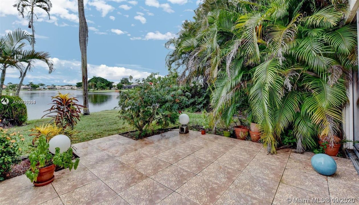 Vendido Recientemente: $319,900 (3 camas, 2 baños, 1639 Pies cuadrados)