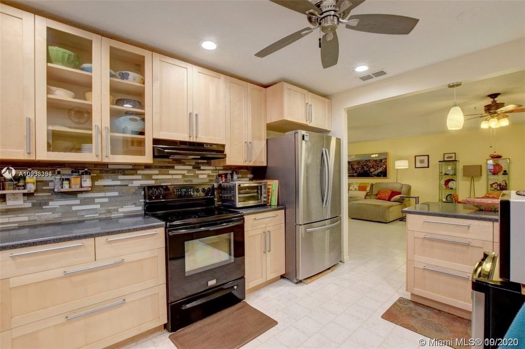 Vendido Recientemente: $319,900 (3 camas, 2 baños, 1639 Pies cuadrados)