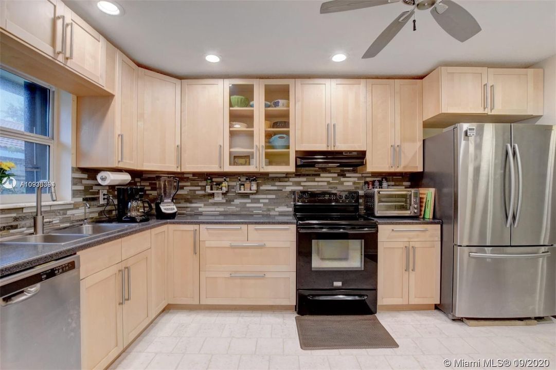 Vendido Recientemente: $319,900 (3 camas, 2 baños, 1639 Pies cuadrados)