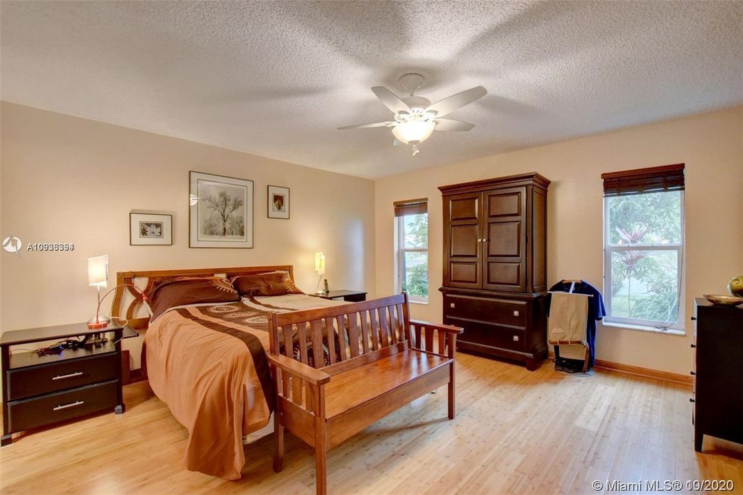 Vendido Recientemente: $319,900 (3 camas, 2 baños, 1639 Pies cuadrados)