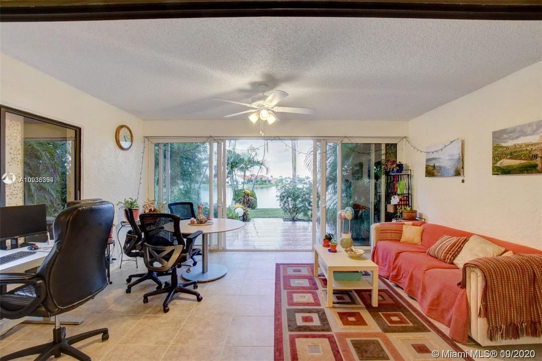 Vendido Recientemente: $319,900 (3 camas, 2 baños, 1639 Pies cuadrados)