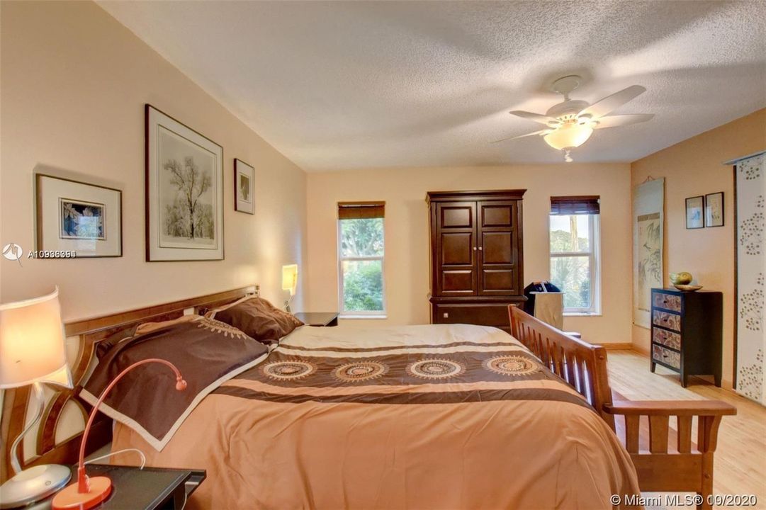 Vendido Recientemente: $319,900 (3 camas, 2 baños, 1639 Pies cuadrados)