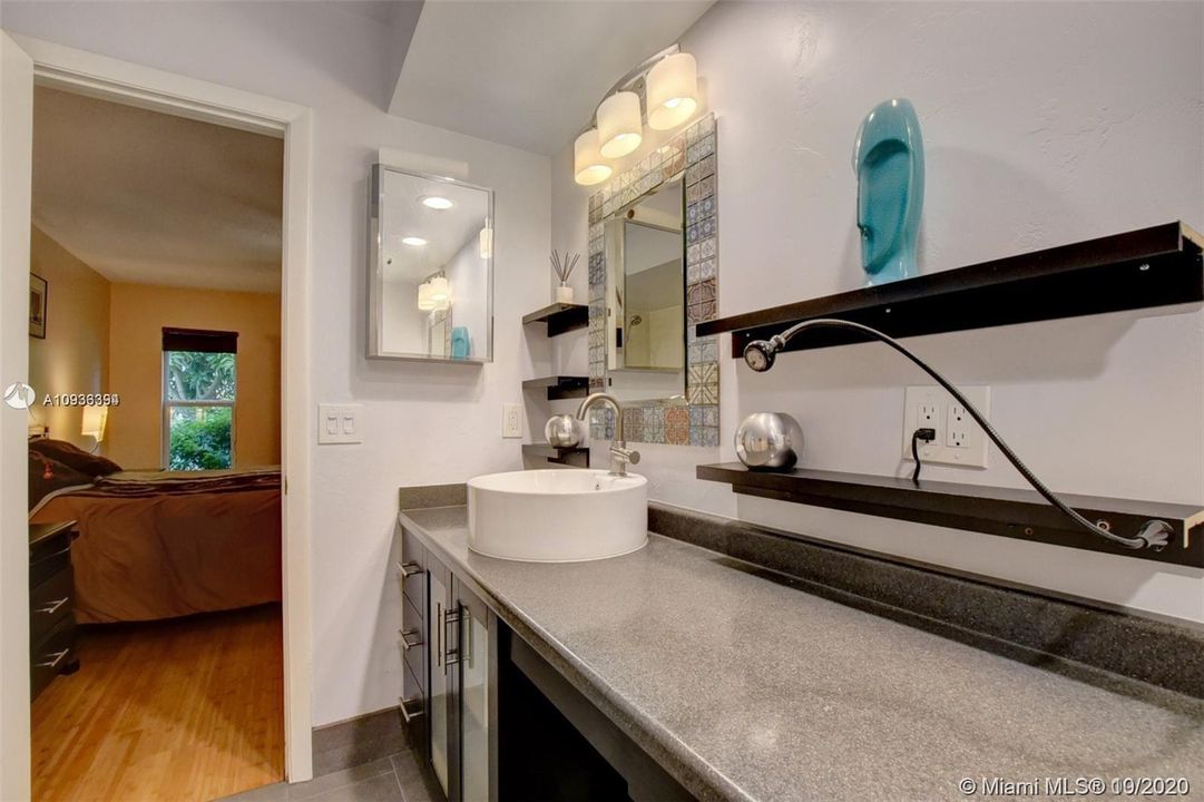 Vendido Recientemente: $319,900 (3 camas, 2 baños, 1639 Pies cuadrados)