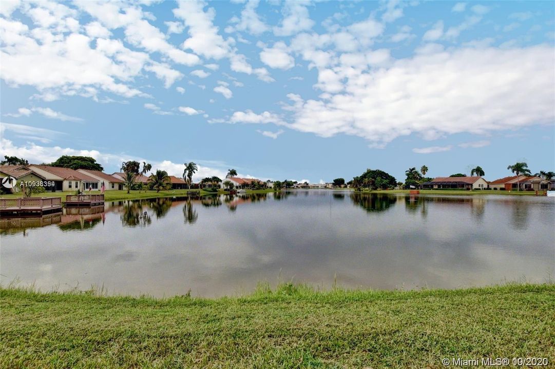Vendido Recientemente: $319,900 (3 camas, 2 baños, 1639 Pies cuadrados)