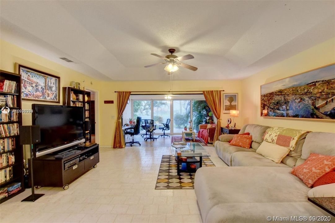 Vendido Recientemente: $319,900 (3 camas, 2 baños, 1639 Pies cuadrados)
