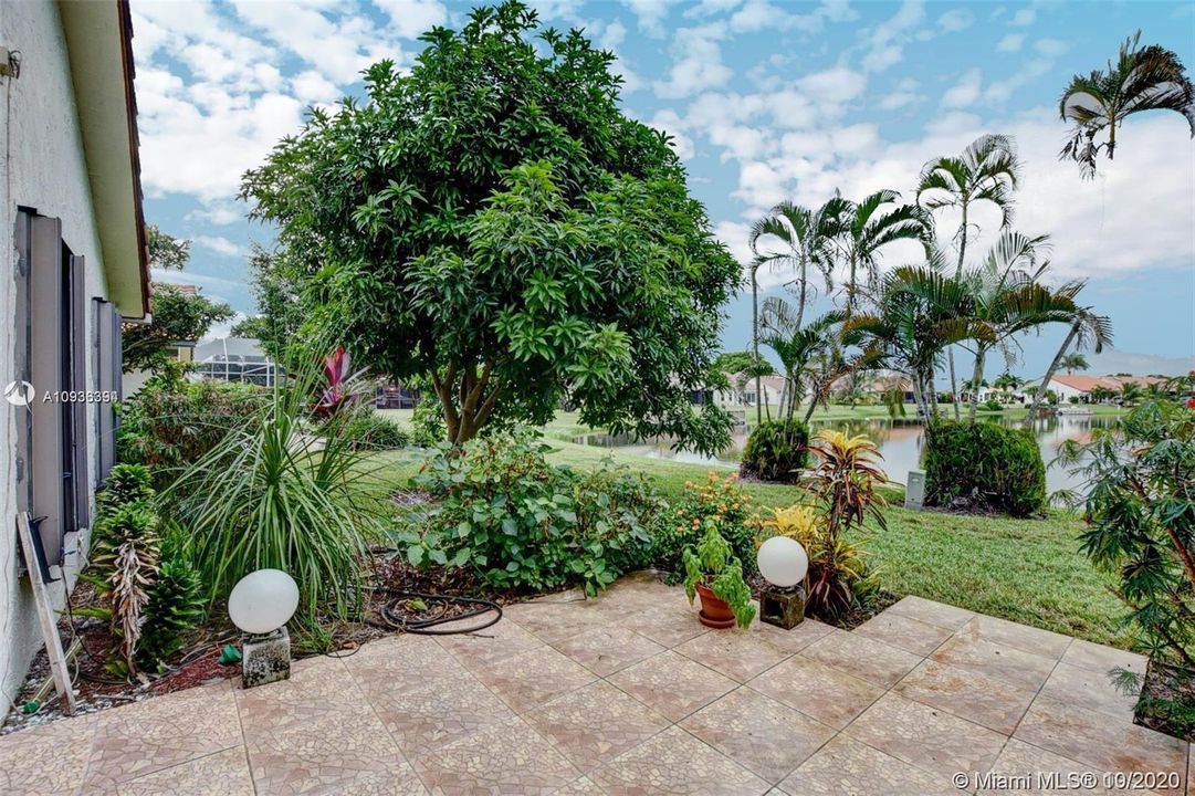 Vendido Recientemente: $319,900 (3 camas, 2 baños, 1639 Pies cuadrados)