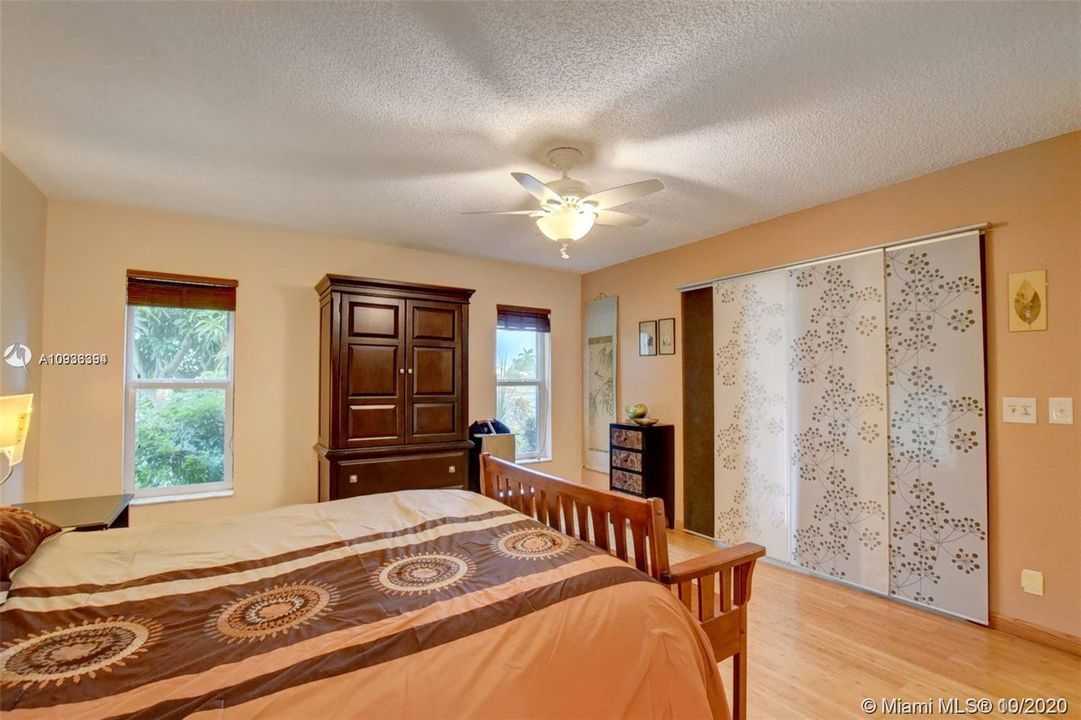 Vendido Recientemente: $319,900 (3 camas, 2 baños, 1639 Pies cuadrados)