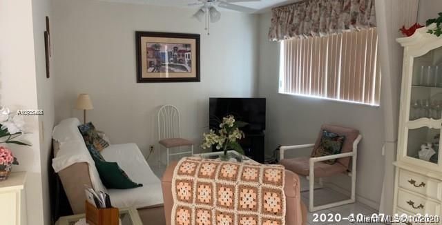 Vendido Recientemente: $59,950 (1 camas, 1 baños, 901 Pies cuadrados)