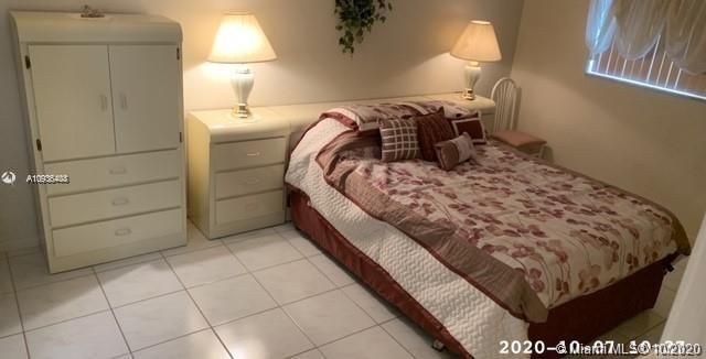 Vendido Recientemente: $59,950 (1 camas, 1 baños, 901 Pies cuadrados)