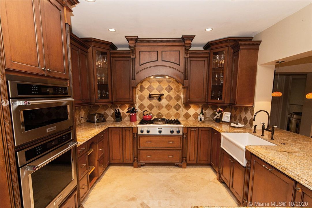 Vendido Recientemente: $694,000 (4 camas, 3 baños, 2410 Pies cuadrados)