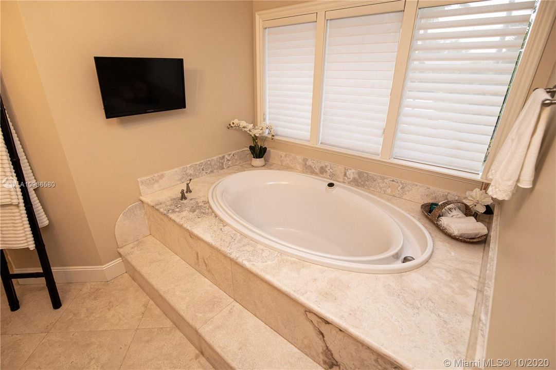 Vendido Recientemente: $694,000 (4 camas, 3 baños, 2410 Pies cuadrados)