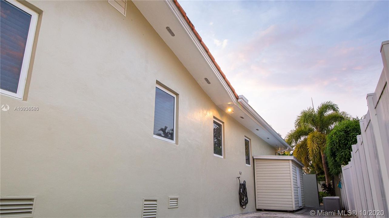 Vendido Recientemente: $694,000 (4 camas, 3 baños, 2410 Pies cuadrados)