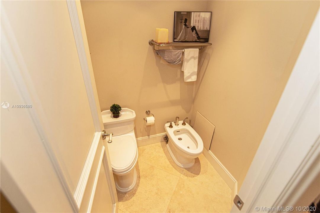 Vendido Recientemente: $694,000 (4 camas, 3 baños, 2410 Pies cuadrados)