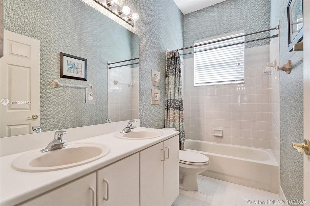 Recently Sold: $429,800 (4 beds, 2 baths, 2152 Square Feet)