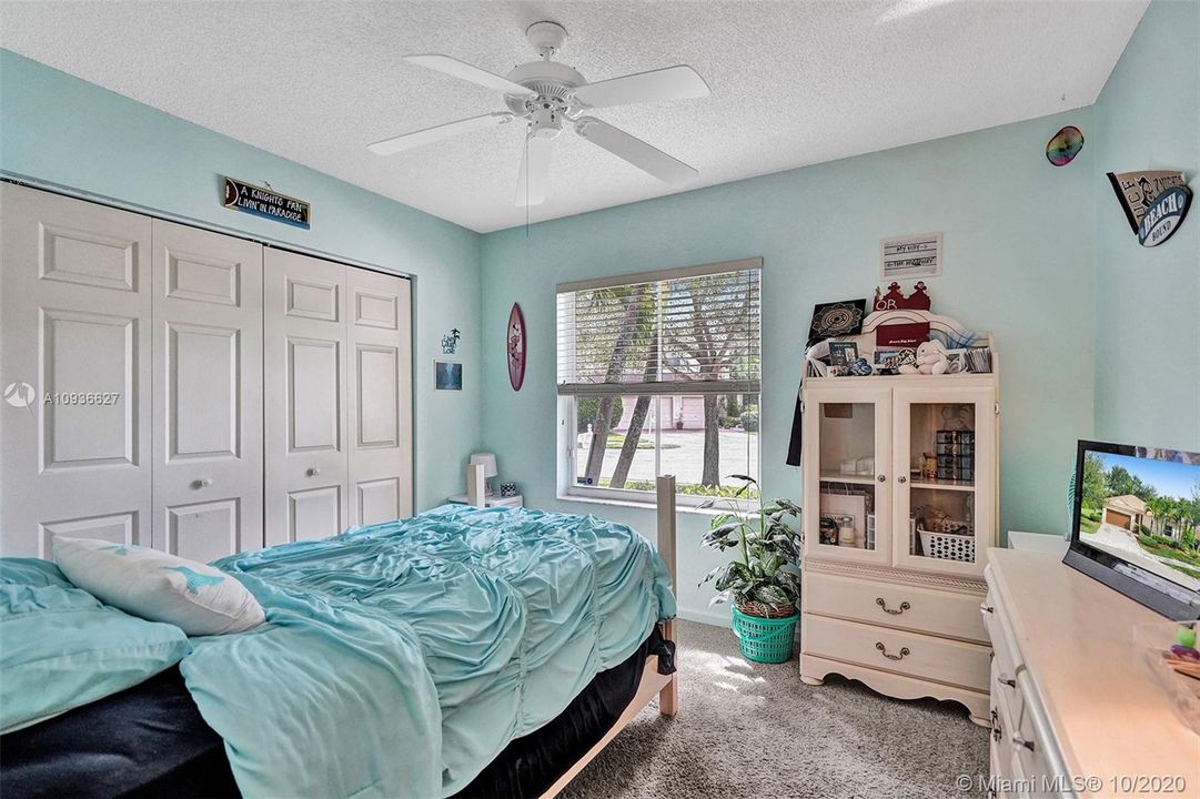 Recently Sold: $429,800 (4 beds, 2 baths, 2152 Square Feet)