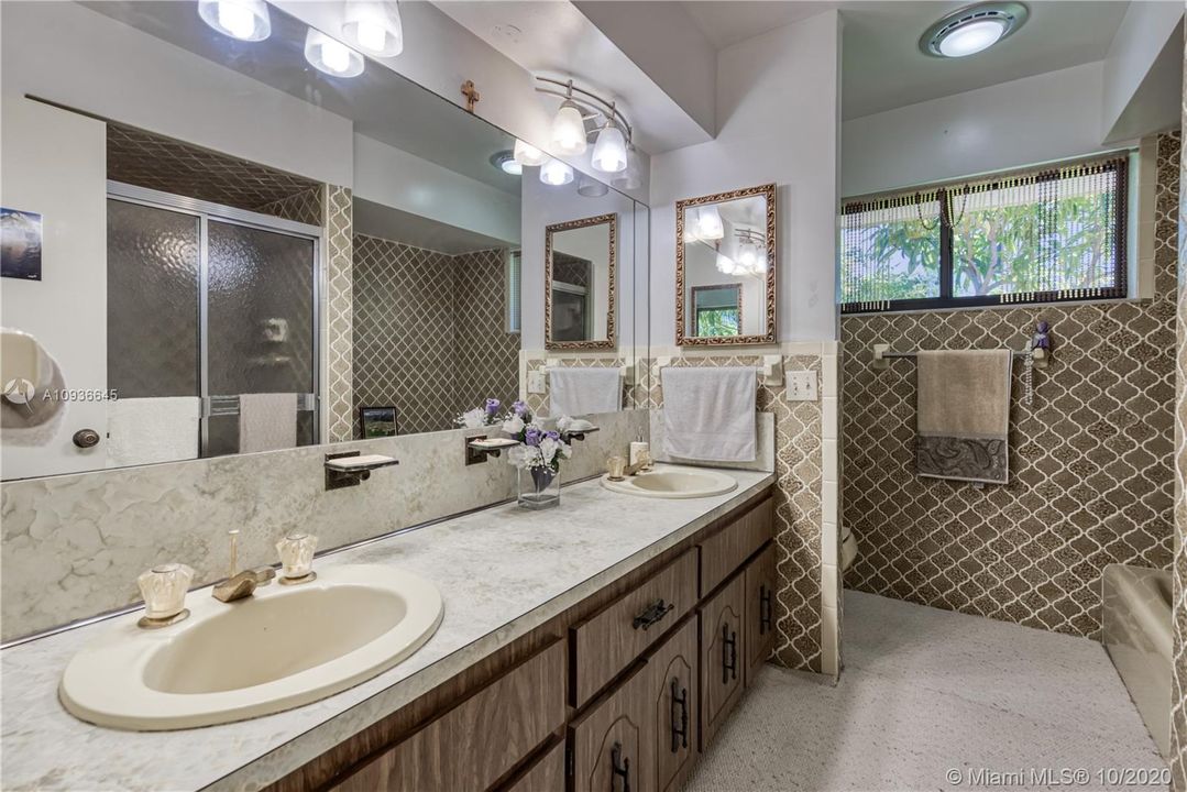 Vendido Recientemente: $1,675,000 (5 camas, 4 baños, 3186 Pies cuadrados)