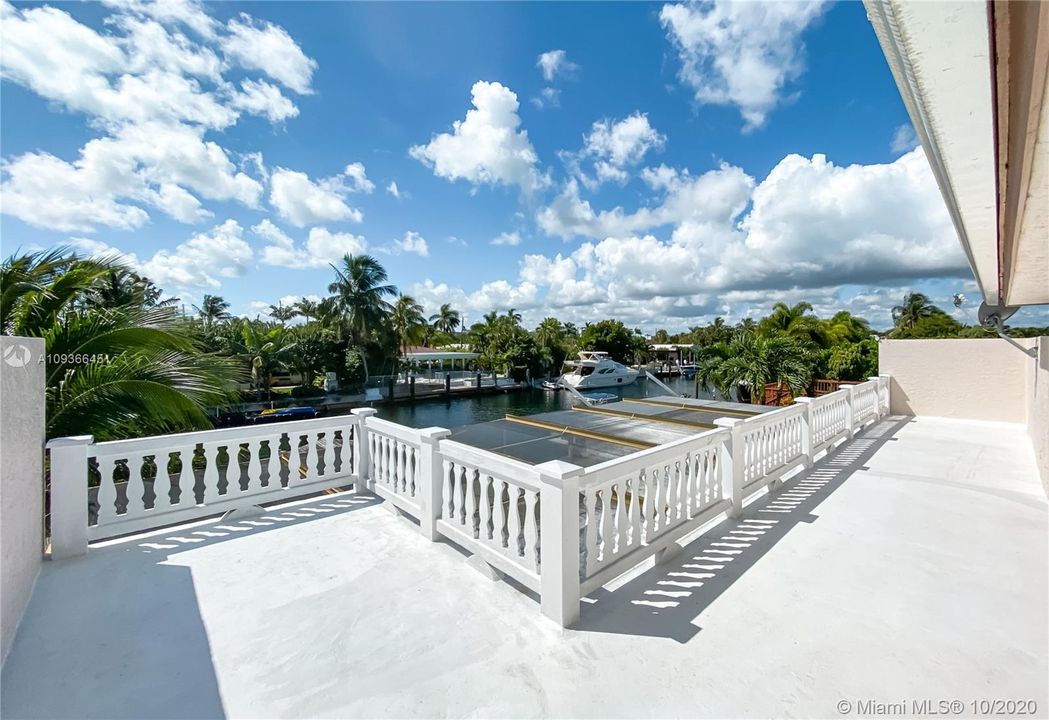 Vendido Recientemente: $1,675,000 (5 camas, 4 baños, 3186 Pies cuadrados)